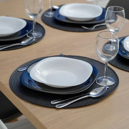 公寓 Klimasa White&blue With Balcony In By Renters